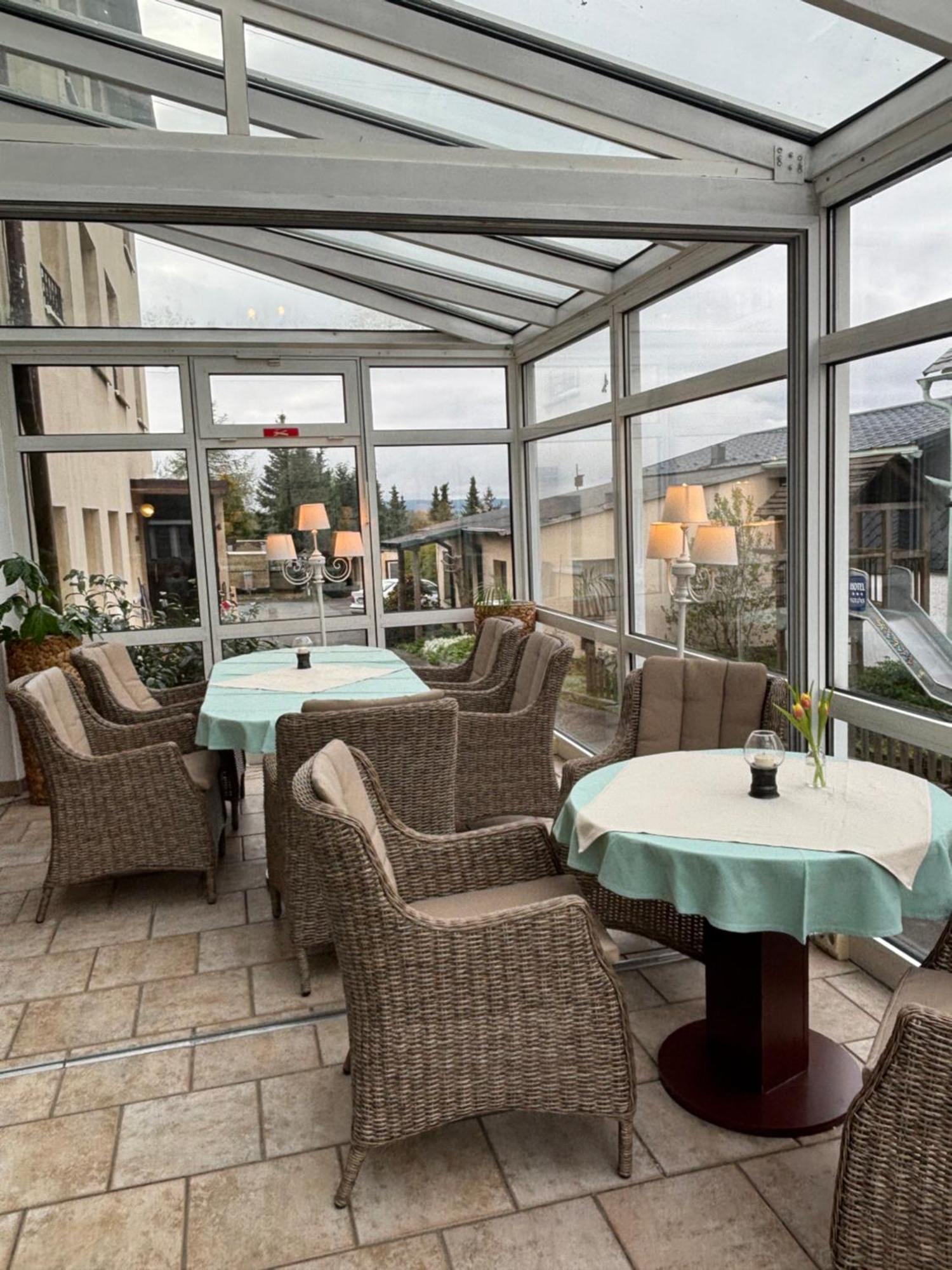 Hotel Burghof Schwarzatal ภายนอก รูปภาพ